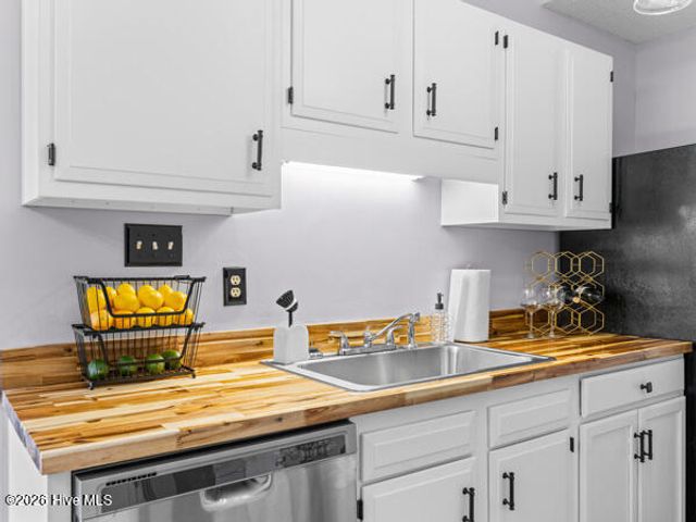 650 Queens Creek Road, Hubert, NC 28539