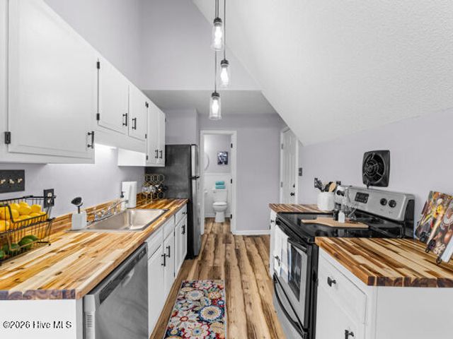 650 Queens Creek Road, Hubert, NC 28539