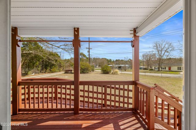 650 Queens Creek Road, Hubert, NC 28539