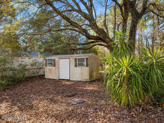 650 Queens Creek Road, Hubert, NC 28539