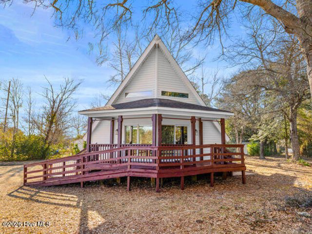 650 Queens Creek Road, Hubert, NC 28539