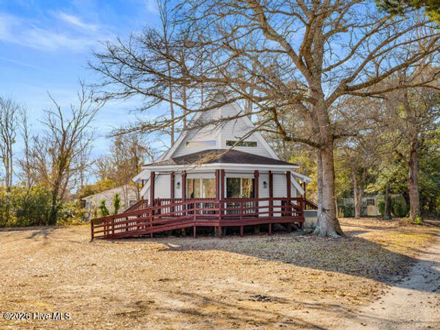 650 Queens Creek Road, Hubert, NC 28539