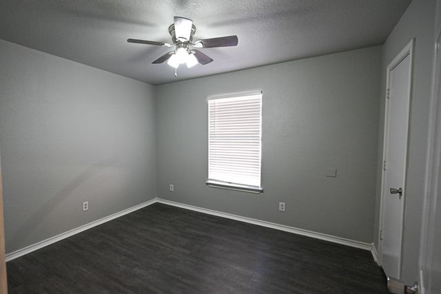 502 N Sewell Drive B, Decatur, TX 76234