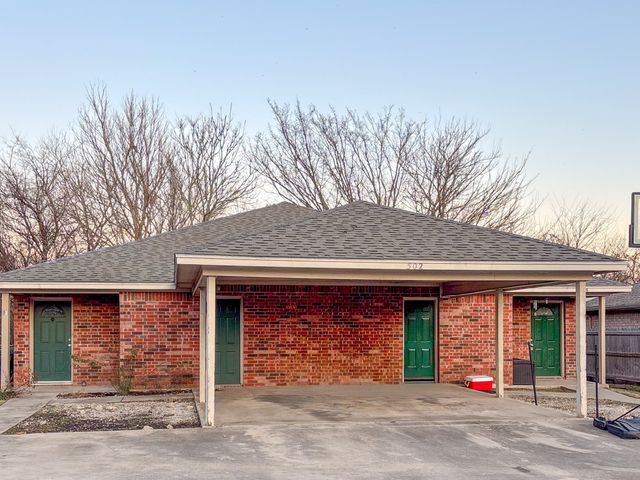 502 N Sewell Drive B, Decatur, TX 76234