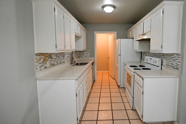 502 N Sewell Drive B, Decatur, TX 76234