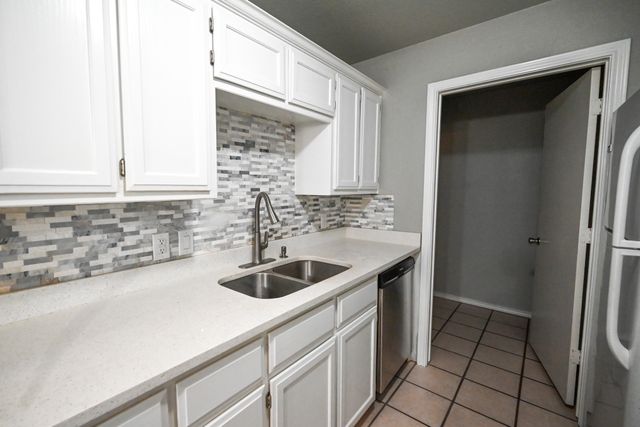 502 N Sewell Drive B, Decatur, TX 76234