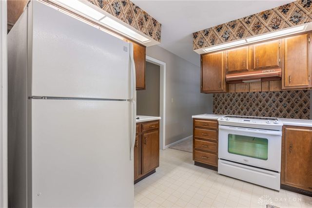 701 Far Hills Avenue 701, Oakwood, OH 45419