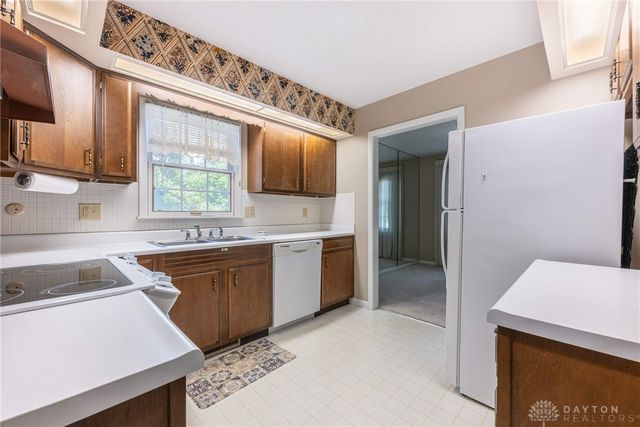 701 Far Hills Avenue 701, Oakwood, OH 45419