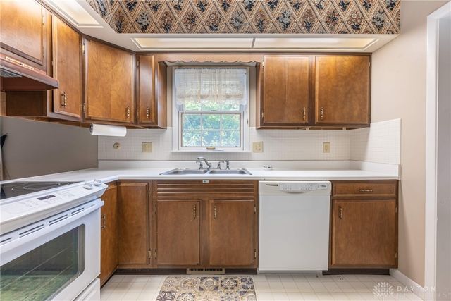 701 Far Hills Avenue 701, Oakwood, OH 45419