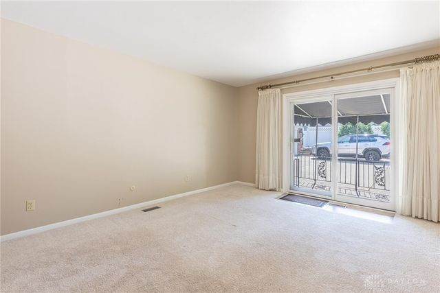 701 Far Hills Avenue 701, Oakwood, OH 45419