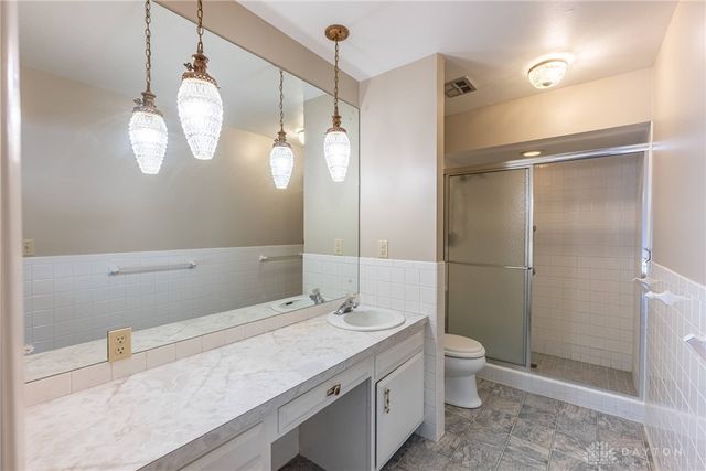 701 Far Hills Avenue 701, Oakwood, OH 45419