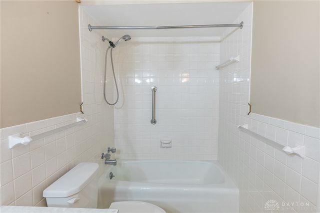 701 Far Hills Avenue 701, Oakwood, OH 45419