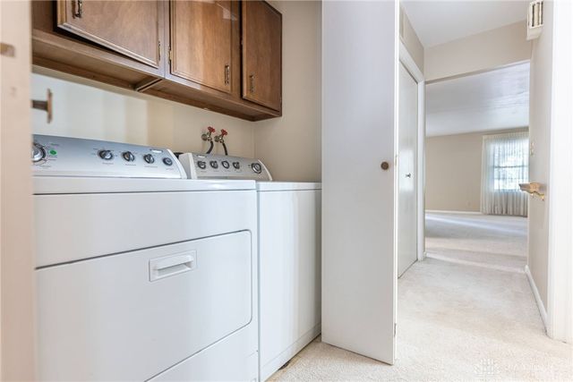 701 Far Hills Avenue 701, Oakwood, OH 45419