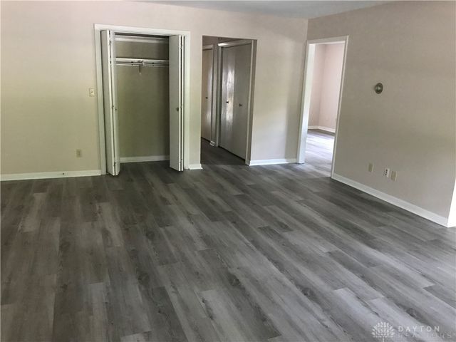 701 Far Hills Avenue 701, Oakwood, OH 45419