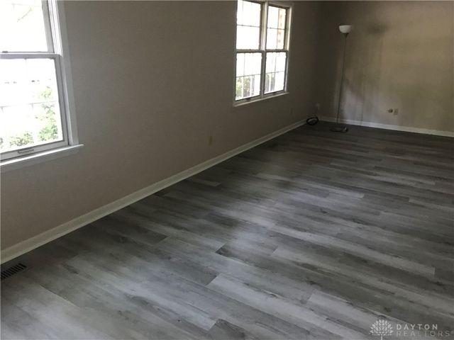 701 Far Hills Avenue 701, Oakwood, OH 45419