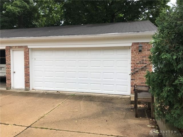 701 Far Hills Avenue 701, Oakwood, OH 45419