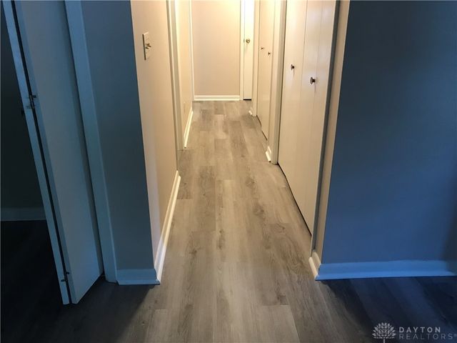 701 Far Hills Avenue 701, Oakwood, OH 45419