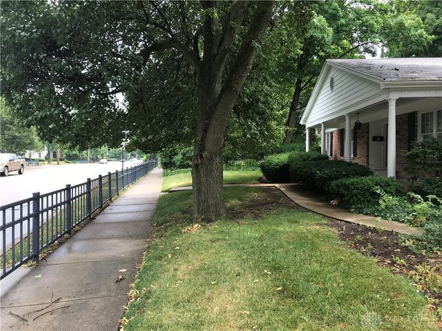 701 Far Hills Avenue 701, Oakwood, OH 45419