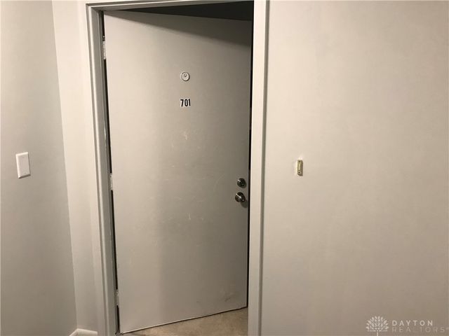 701 Far Hills Avenue 701, Oakwood, OH 45419