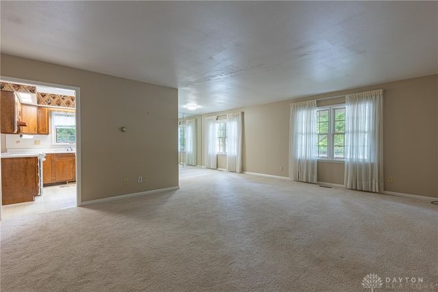 701 Far Hills Avenue 701, Oakwood, OH 45419