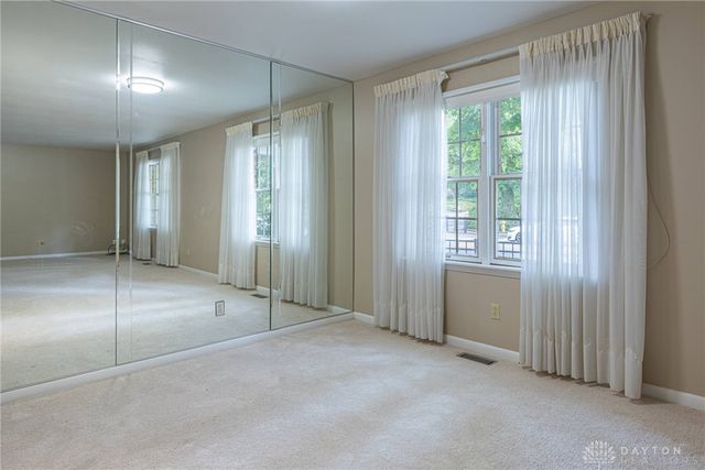 701 Far Hills Avenue 701, Oakwood, OH 45419