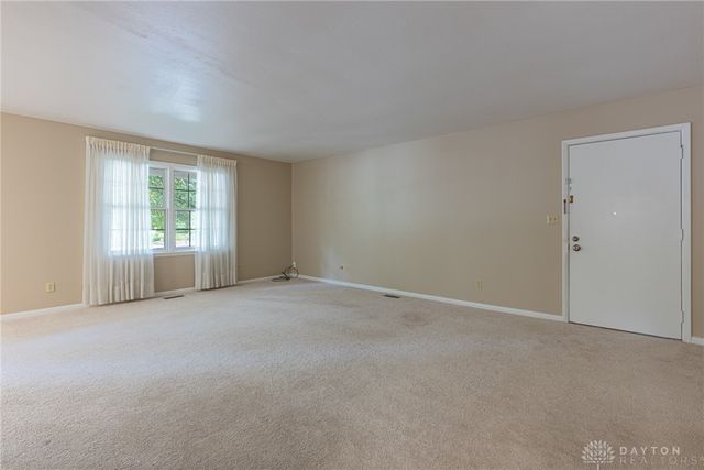 701 Far Hills Avenue 701, Oakwood, OH 45419