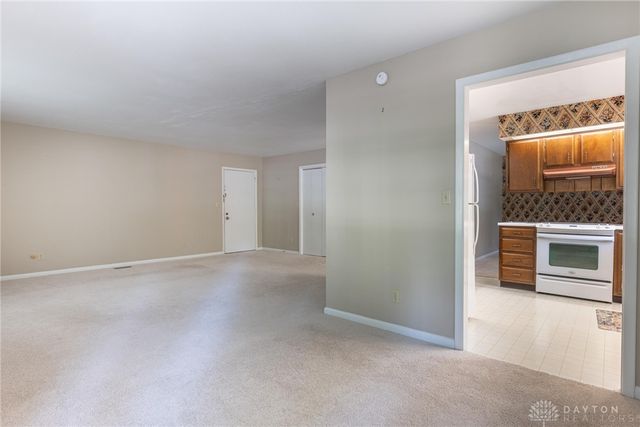 701 Far Hills Avenue 701, Oakwood, OH 45419