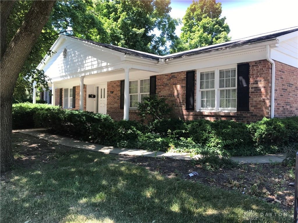 701 Far Hills Avenue 701, Oakwood, OH 45419