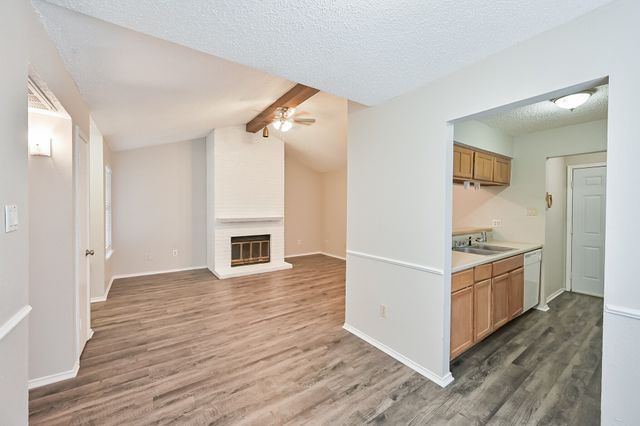 706 Woodland Court, Kennedale, TX 76060