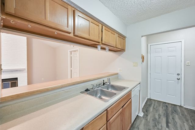 706 Woodland Court, Kennedale, TX 76060
