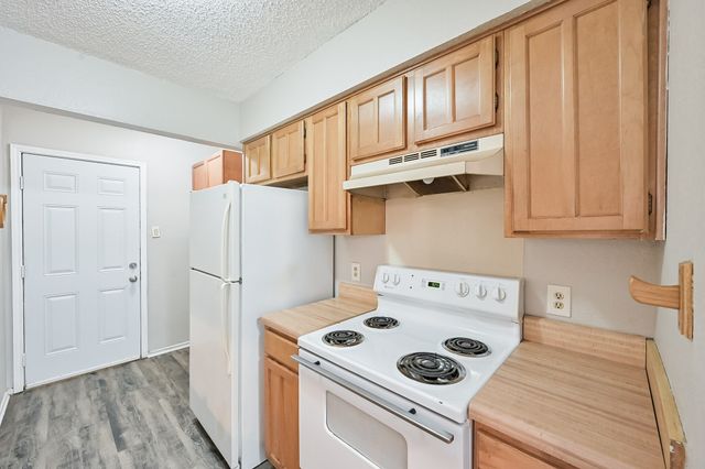 706 Woodland Court, Kennedale, TX 76060