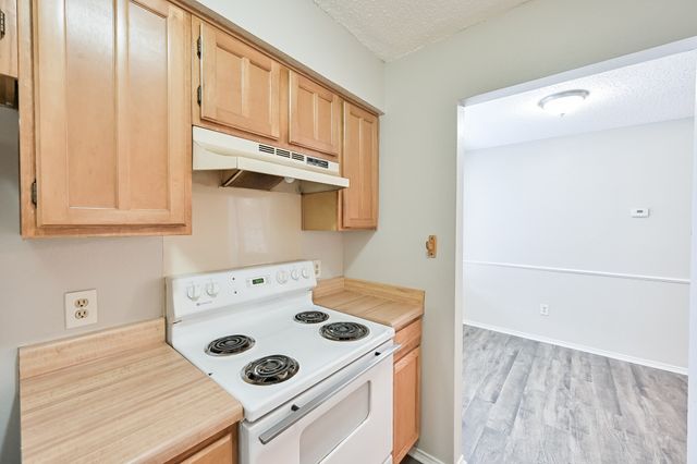 706 Woodland Court, Kennedale, TX 76060
