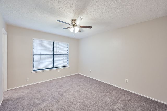 706 Woodland Court, Kennedale, TX 76060