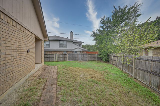 706 Woodland Court, Kennedale, TX 76060
