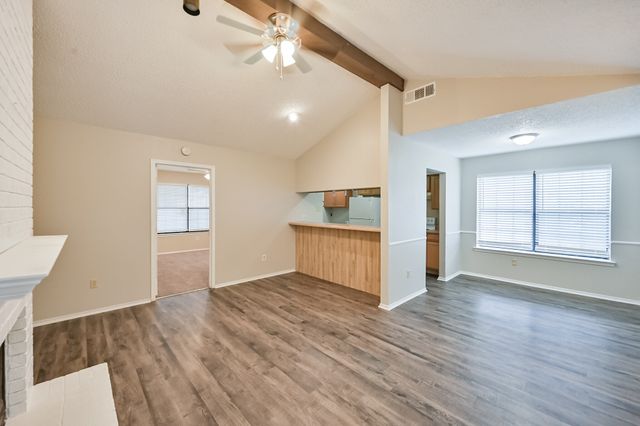 706 Woodland Court, Kennedale, TX 76060