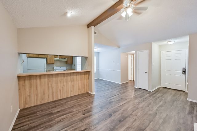 706 Woodland Court, Kennedale, TX 76060