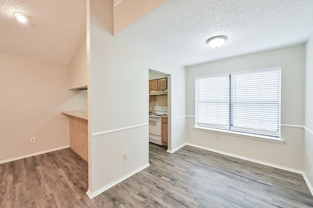 706 Woodland Court, Kennedale, TX 76060