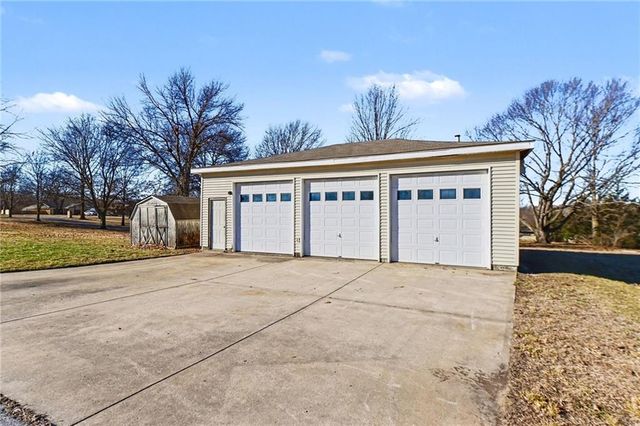 6640 Pflumm Road, Shawnee, KS 66216