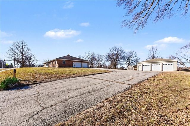 6640 Pflumm Road, Shawnee, KS 66216