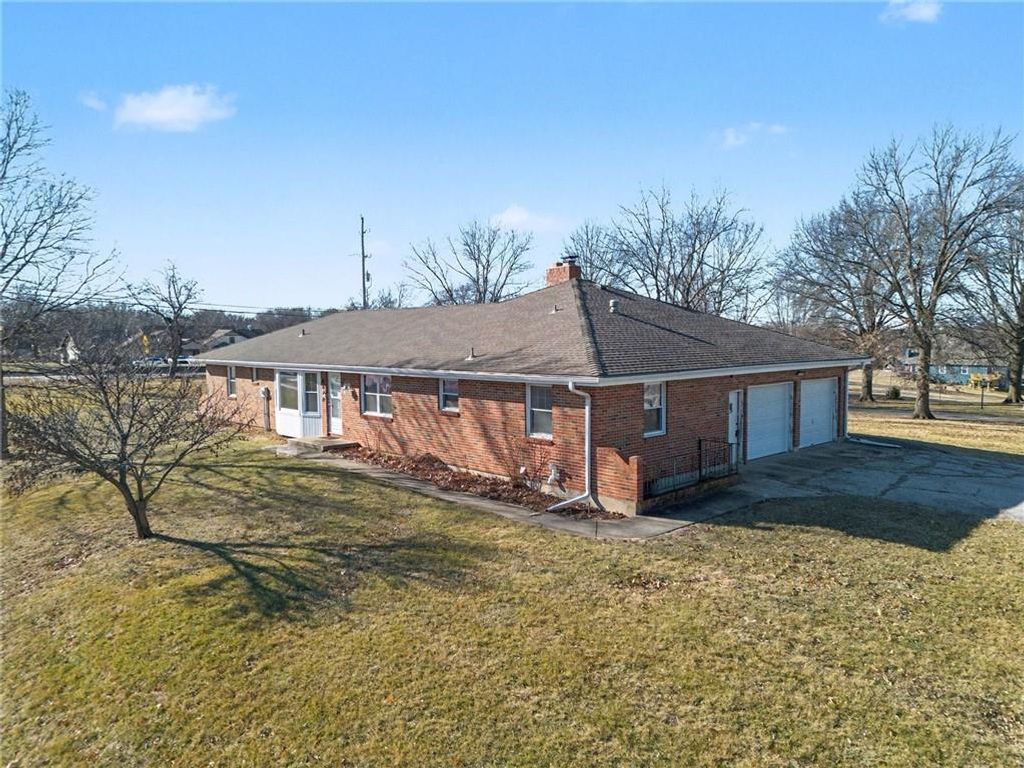 6640 Pflumm Road, Shawnee, KS 66216