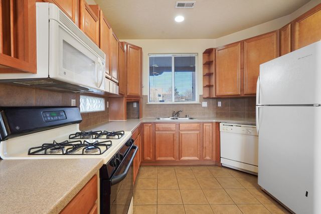 3316 Lockerbie Drive SE, Rio Rancho, NM 87124