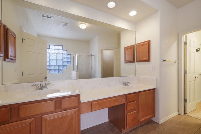 3316 Lockerbie Drive SE, Rio Rancho, NM 87124