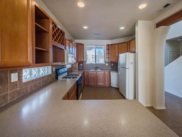 3316 Lockerbie Drive SE, Rio Rancho, NM 87124