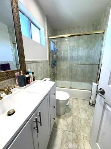 6828 Laurel Canyon Boulevard 211, North Hollywood, CA 91605