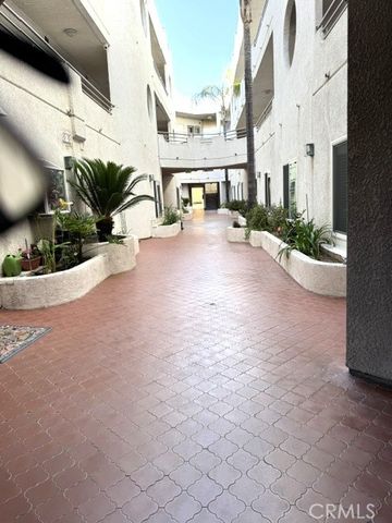 6828 Laurel Canyon Boulevard 211, North Hollywood, CA 91605