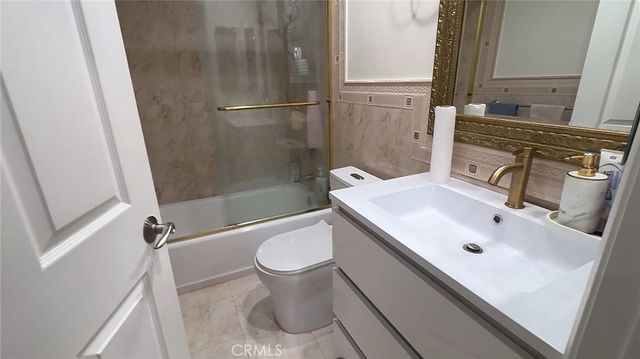 6828 Laurel Canyon Boulevard 211, North Hollywood, CA 91605