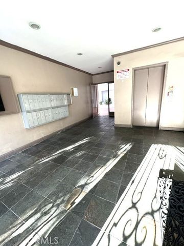 6828 Laurel Canyon Boulevard 211, North Hollywood, CA 91605