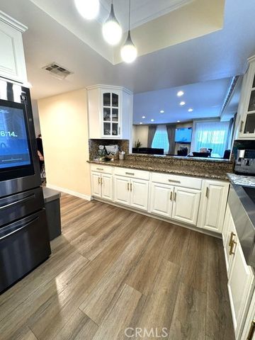 6828 Laurel Canyon Boulevard 211, North Hollywood, CA 91605