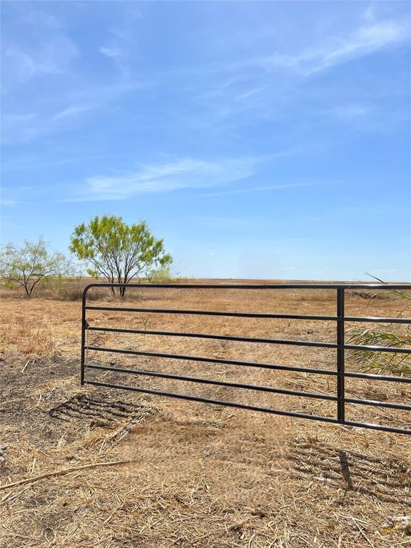 386 County Road 3368, Hubbard, TX 76648