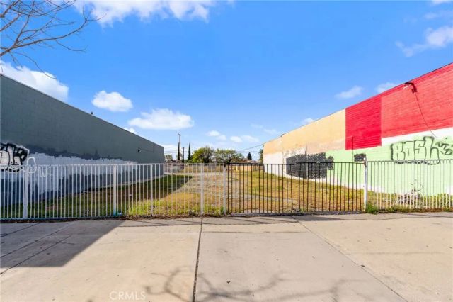 8830 Sierra, Fontana, CA 92335